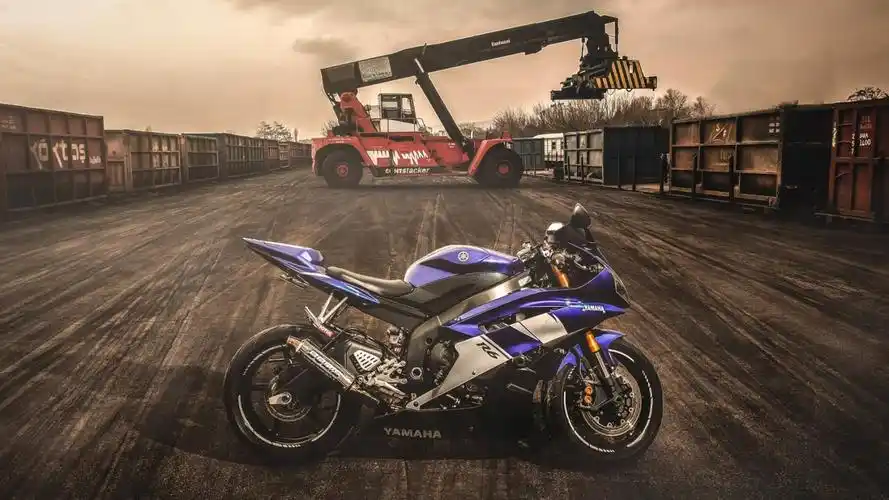 蓝色雅马哈r6摩托车壁纸