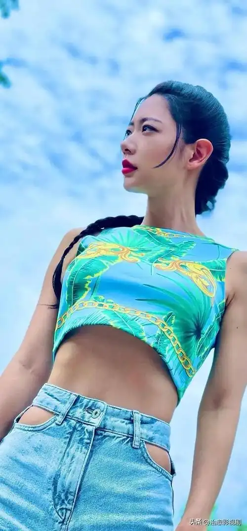 克拉拉:亚洲女神,魅力性感_网易订阅