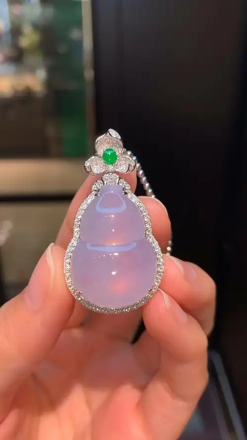 仙美又温柔的高冰紫罗兰翡翠葫芦吊坠