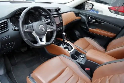 汽车图库 日产 东风日产 奇骏(194/683) 内饰图片 参考成交价: 13.